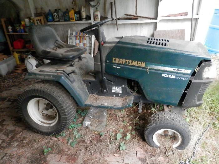 Craftsman 18.5 hp riding mower, needs work