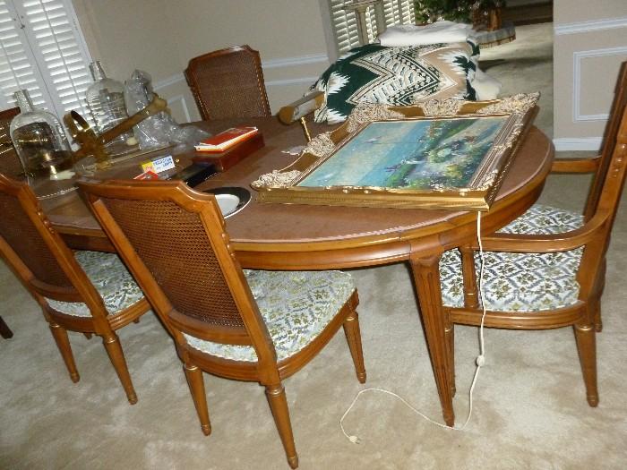 Henredon Table w/2 leaves & 6 chairs