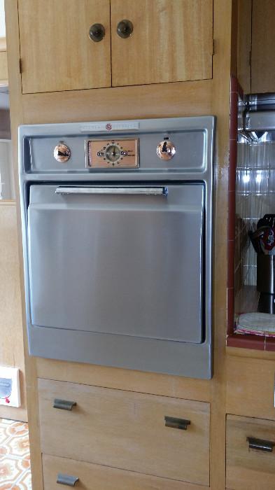 BEAUTIFUL OVEN FOR SALE VINTAGE GE