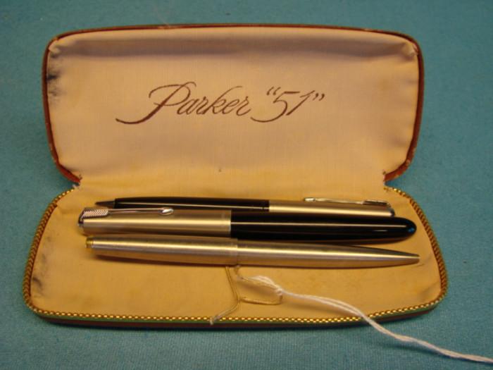 Very nice Parker three-piece pen set, comes in original box; Includes Parker "51" special fountain pen, Parker ball point pen with gold trim, and a Parker mechanical pencil with silver trim. All pieces are working, in great condition, some very light wear. Please see pictures.