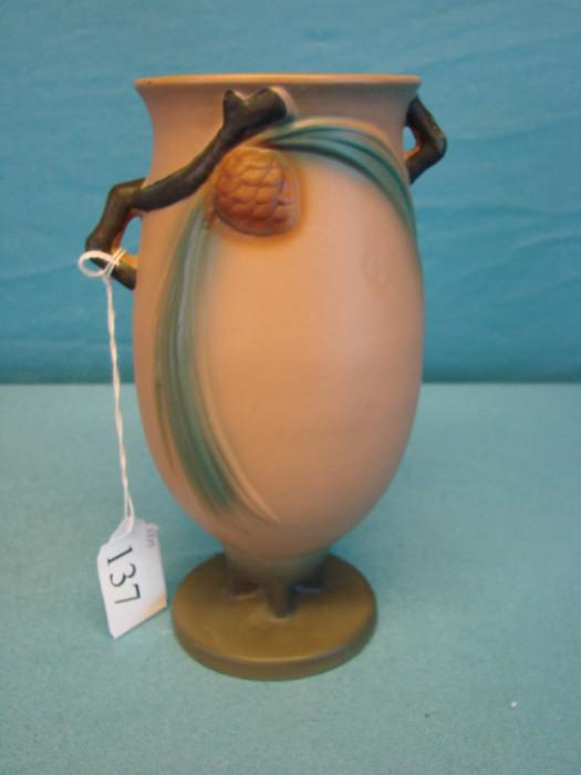 Beautiful Roseville pottery vase, no.840-7; In excellent condition, no chips or cracks. Stands 7 1/2" tall.
