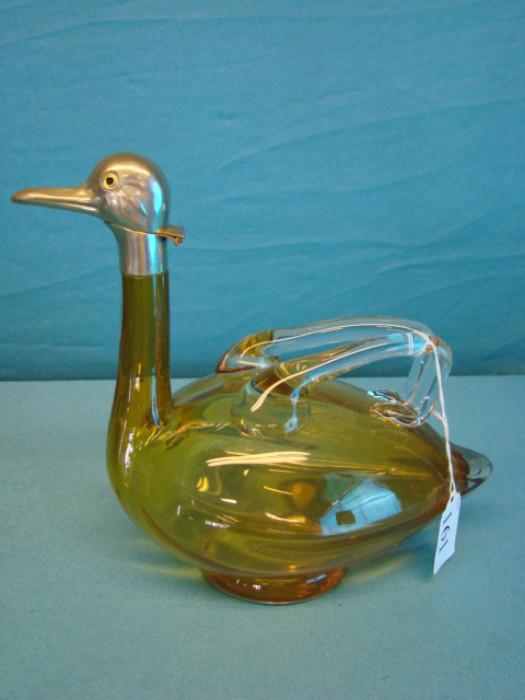 Very nice clear and amber glass duck decanter, with metal bird head pour spot, marked Czechoslovakia; Measures 10" x 9". Has a few light scratches from use on the bottom, no chips or cracks.