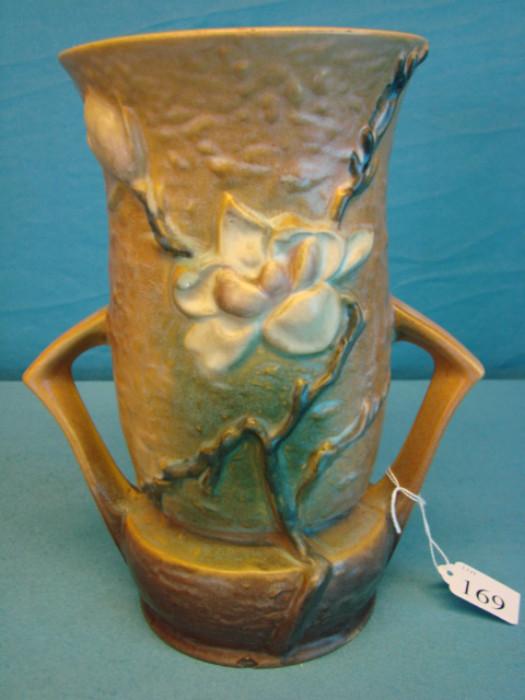 Beautiful Roseville USA pottery vase, no.9510"; In excellent condition, no chips or cracks. Stands 10 1/4" tall.