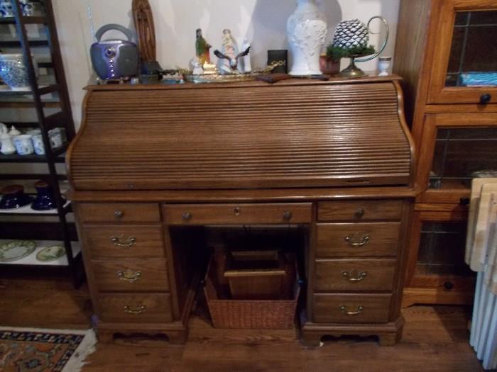 Roll Top Desk - LARGE - not old - Very  nice!