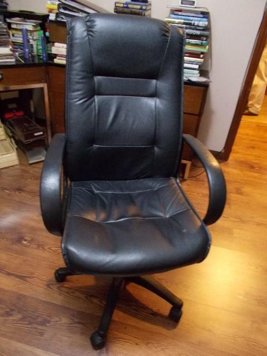 Rolling Office Chair - very comfortable