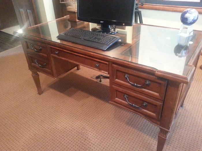 Gorgeous Stanley Desk (photo 2)