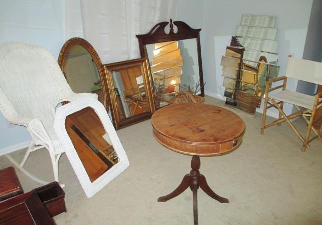 5 excellent mirrors, lamp table and a fine wicker rocker