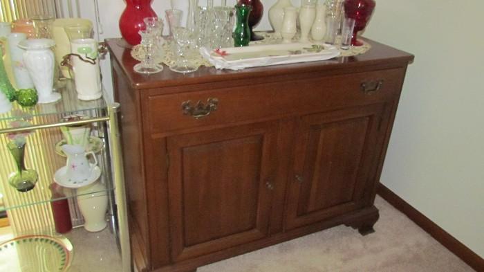 MATCHING DINING ROOM SIDEBOARD 