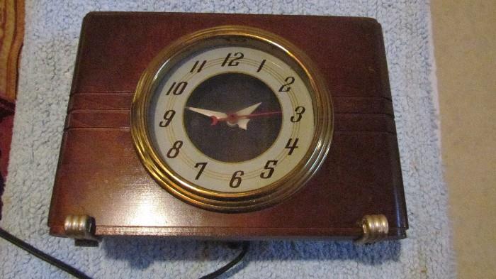 SHARP WOODEN ART DECO EARLY ELECTRIC CLOCK