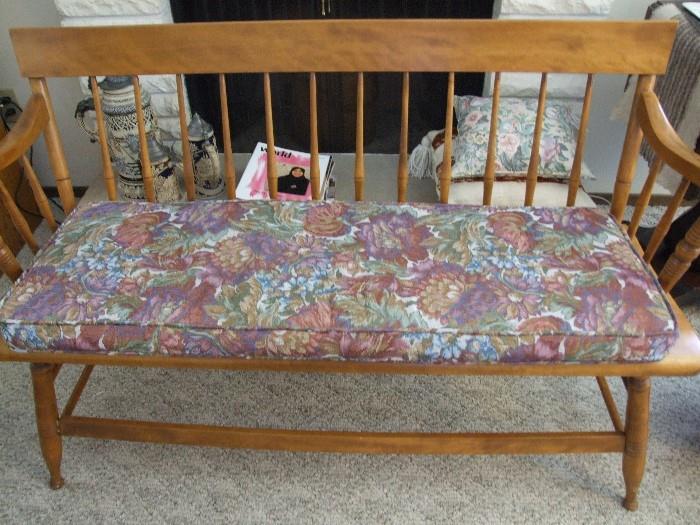 SMALLER VINTAGE SOLID MAPLE COLONIAL SITTING BENCH.