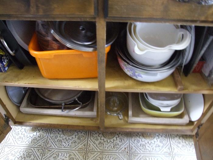 LOTS OF BAKEWARE, SERVING PIECES