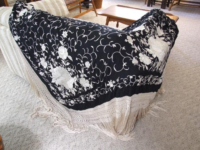 BEAUTIFUL BLACK/WHITE RARE HUGE CHINESE PIANO SCARF. DETAILED AND ELEGANT! VERY UNIQUE AND IN EXCELLENT CONDITION!!!