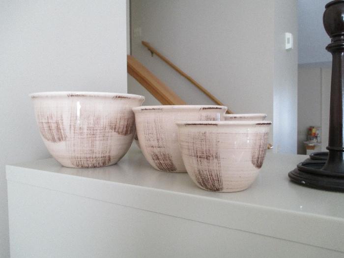 set of 5 Vernon Kilns mixing bowls