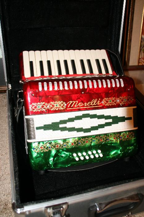 Morelli 25 key/12bass Accordion with case (Mint Condition)