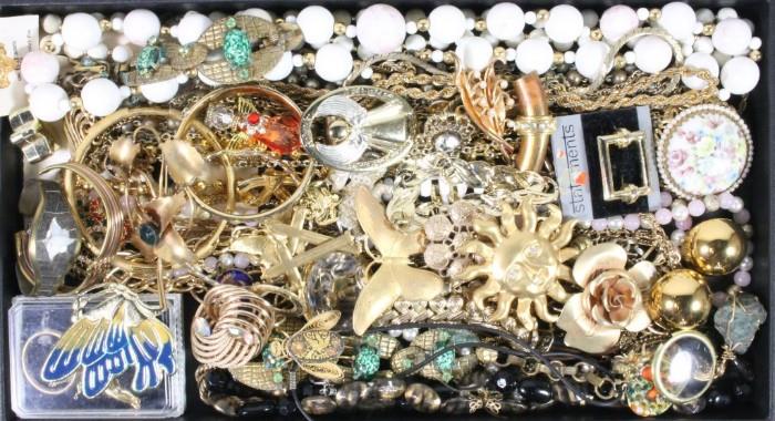 Lot of estate yellow metal fashion jewelry including necklaces, bracelets, pins & more. Please preview for details & condition.