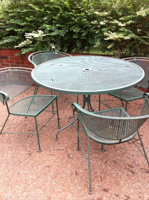 Outdoor metal patio set: round table and 4 chairs.