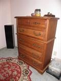 Oak chest of drawers, round rug