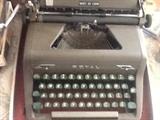 Fun old Royal "Quiet" manual typewriter with original case in mint condition