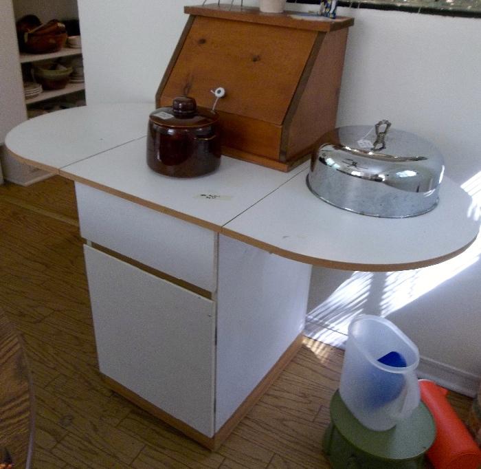 Small server/microwave stand; bread box and cake cover - lots of assorted tupperware, etc.  You can tell lots of GOOD COOKING came from this kitchen! :)