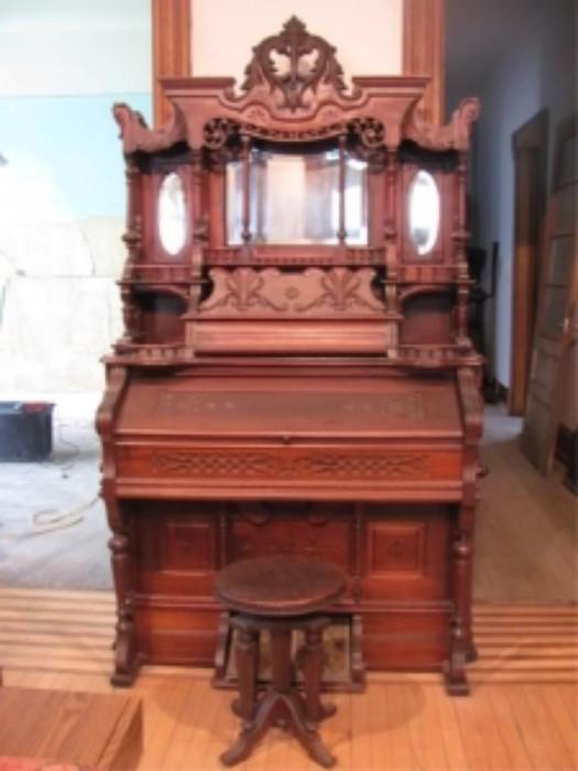 Packard Parlor Pump Organ with Stool