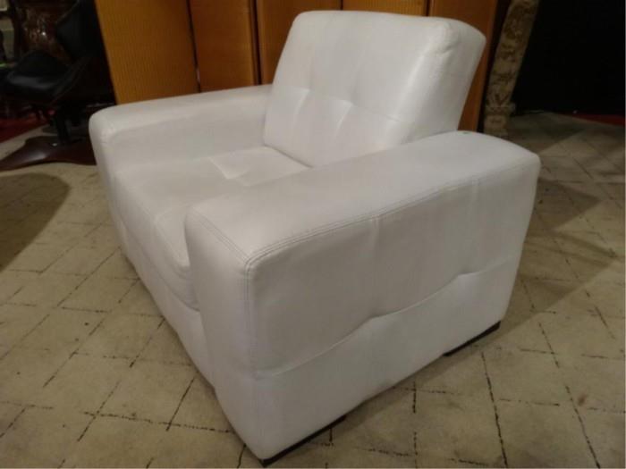 WHITE LEATHER CLUB CHAIR, TUFTED UPHOLSTERY