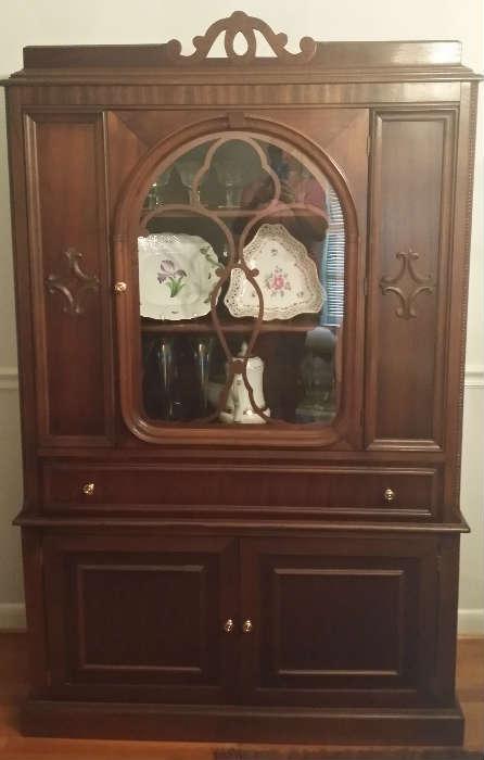 Mahogany China cabinet featuring dentril molded plinth. Late 20th Century in very good condition.