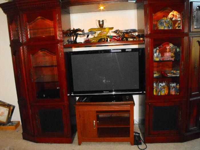 VERY NICE WALL UNIT FOR ANY SIZE TV (TV NOT FOR SALE )