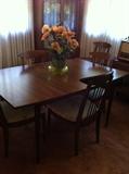 Lovely Broyhill Dining room set - Mid-Century Modern - Mint Condition