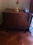 Mid-Century Modern - Broyhill Sculptra Night Table - Mint Condition