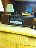 Vintage Magnavox Radio - Circa 1960's - it works and in great condition
