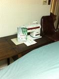 Singer Stylist Zig-Zag - Free-Arm Sewing Machine Model 833