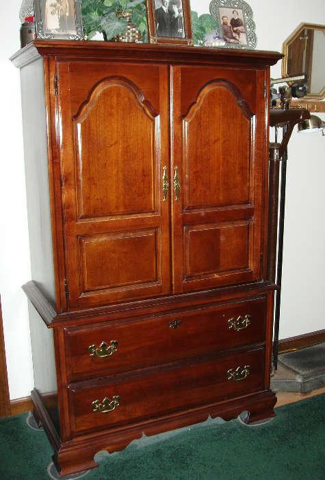 beautiful hard wood mens dresser, matching pieces avaliable