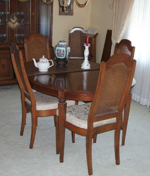 dining room set with 6 chairs, 1 leaf and tabl top pads