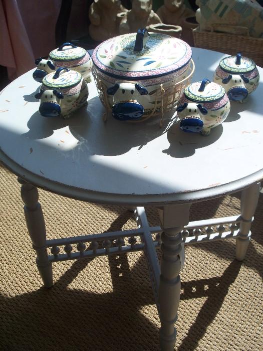 Distressed Style Occasional Side Table - New Soup Bowl, Lid and 4 Soup Cups with Lids