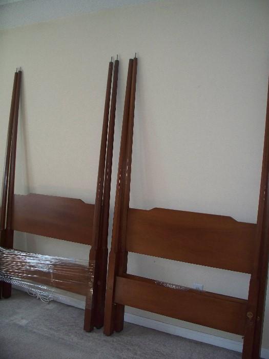 Beautiful Twin 4 Poster Canopy Beds (picture follows showing beds assembled) (no mattresses)