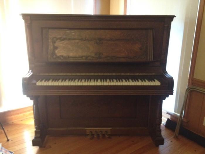 1907 Lingard / Robert L. Loud piano (W.P. Haines Factory) rare 4 pedal quartersawn oak model.