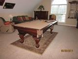 American Heritage Pool Table 8' Like New Excellent Condition with Rack and cover