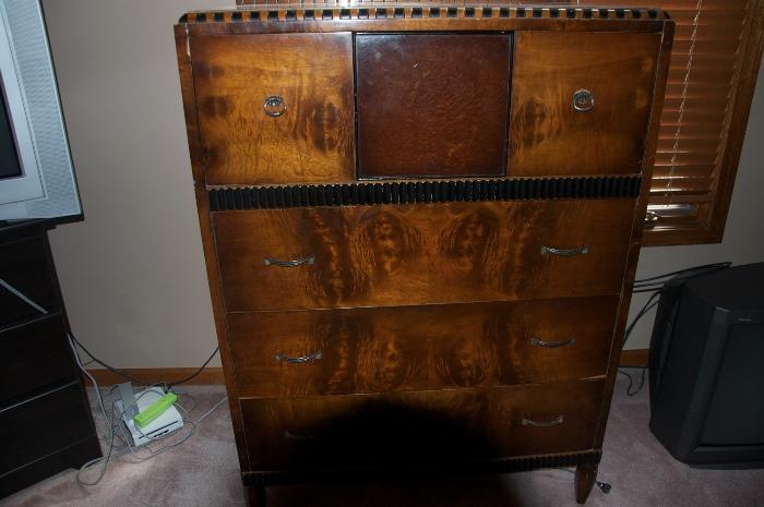 beautiful vintage chest of drawers