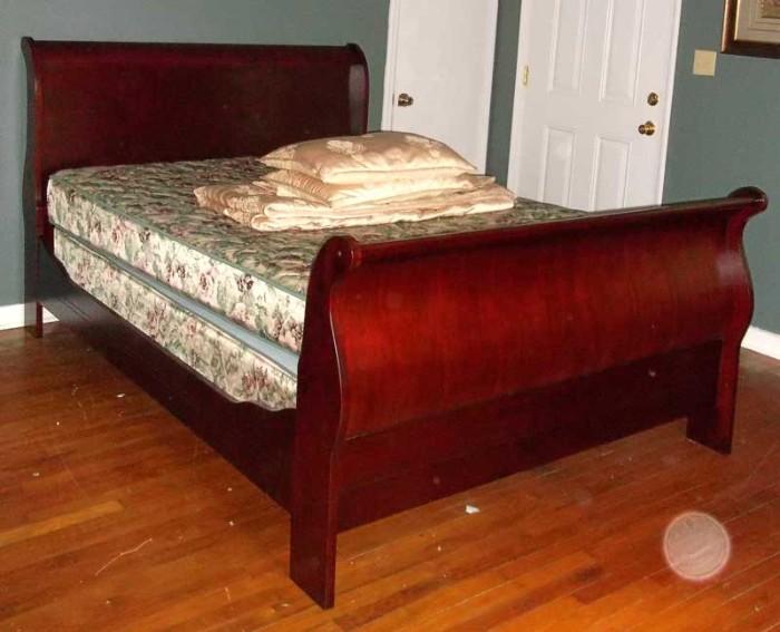 GREAT FULL SIZE SLEIGH BED WITH MATTRESSES ~ SEE MATCHING CHEST & DRESSER