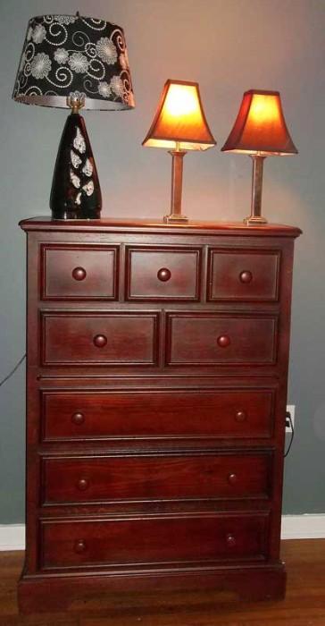 MATCHING CHEST OF DRAWERS & TABLE LAMPS