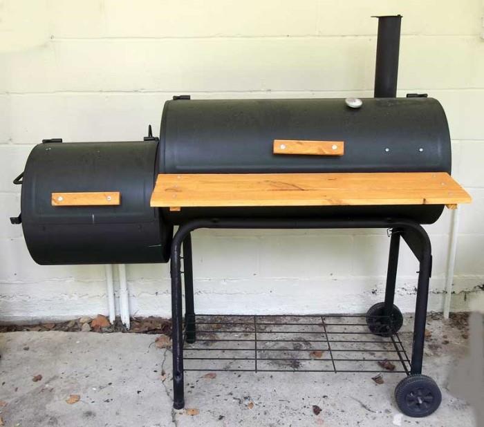 LIKE NEW CHARCOAL GRILL