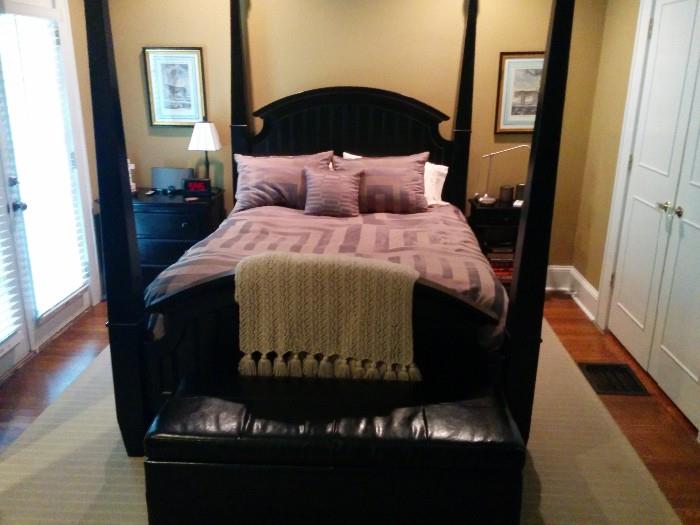 Black, wood 4-poster bed, queen size