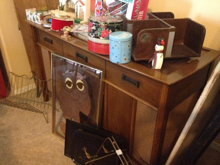 Record Player, Vintage Christmas, Vintage Ironing Boards, 1960's Owl Art