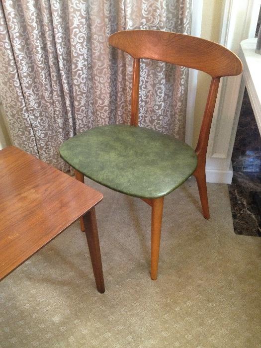 Mid Century Modern Dining Table/Side Chair