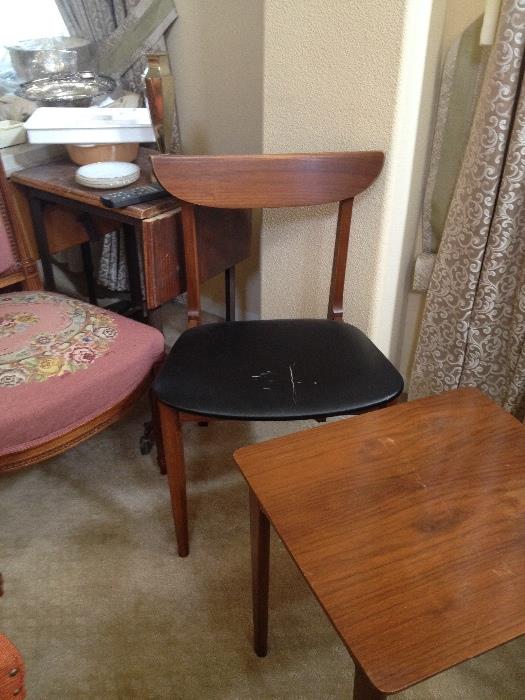 Mid Century Modern Dining Table/Side Chair