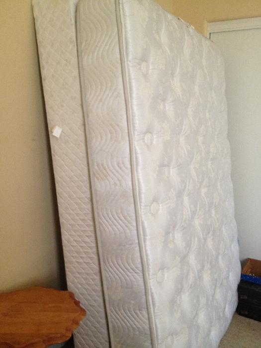 Full Size Mattress and Box Spring- like new