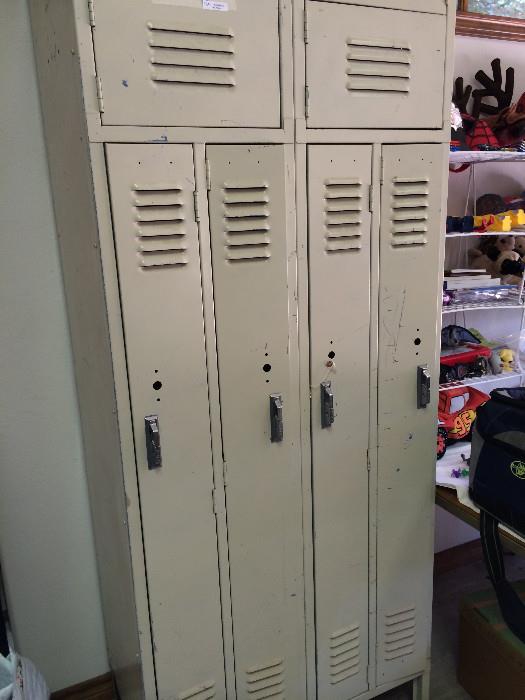                                Unit of lockers