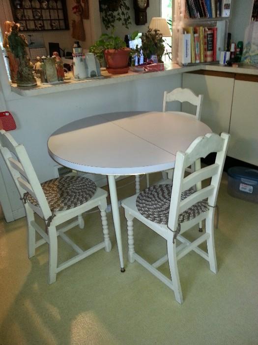 Small kitchen table & Chairs white