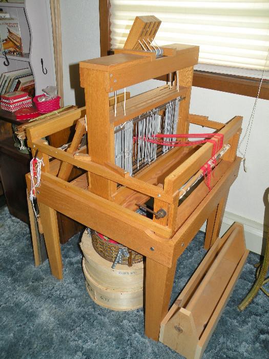 Harrisville Designs weaving loom:22 inch-4 harness