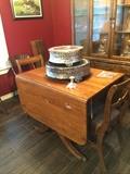      Drop-leaf dining table; 4 chairs; 2 cake plateaus